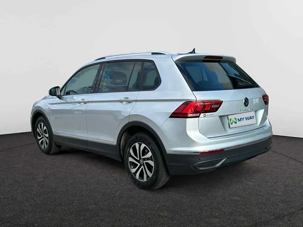 VOLKSWAGEN Tiguan (2021) — foto 12 van 24