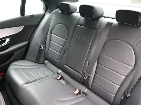 Mercedes-Benz C-Klasse (2016) — foto 6 van 29