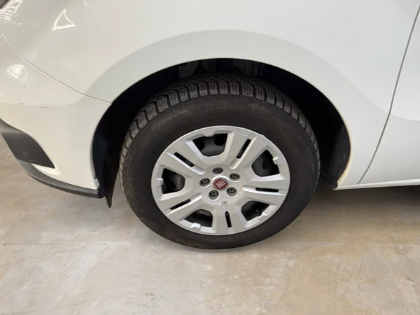 Fiat Doblo (2023) — foto 2 van 27