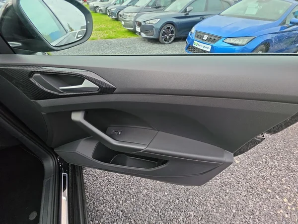 VOLKSWAGEN T-Cross (2024) — foto 9 van 24