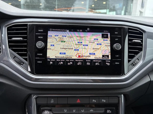 VOLKSWAGEN T-Roc (2020) — foto 4 van 22