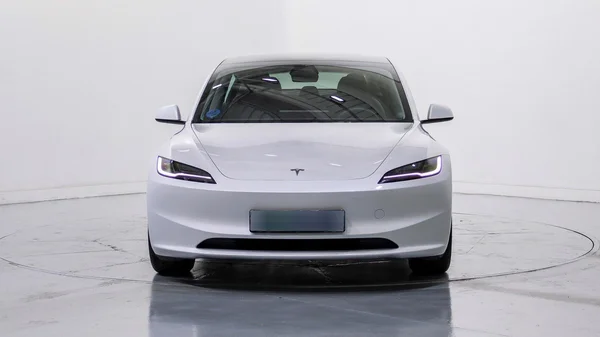 Tesla Model 3 (2023) — foto 48 van 49