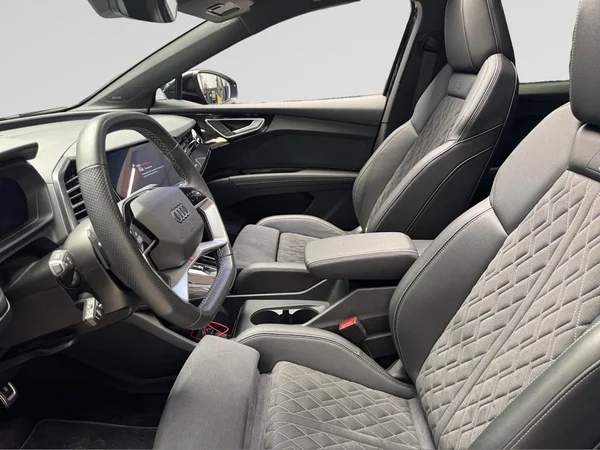 AUDI Q4 Sportback e-tron (2024) — foto 13 van 16