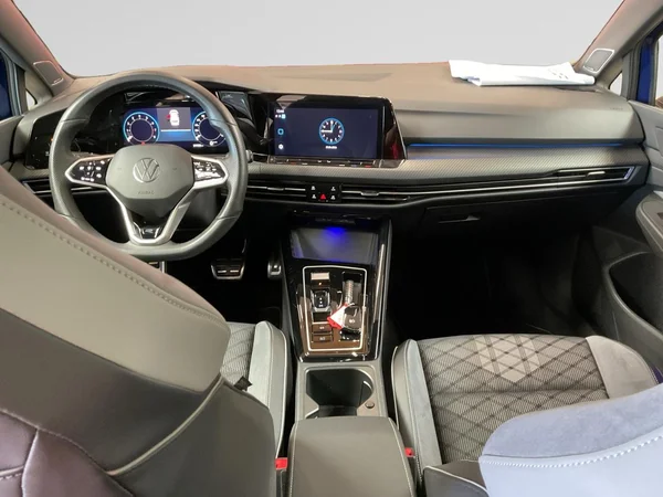 VOLKSWAGEN Golf VIII SW (2024) — foto 2 van 23