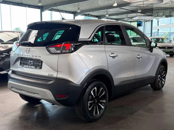 Opel Crossland (2023) — foto 10 van 16