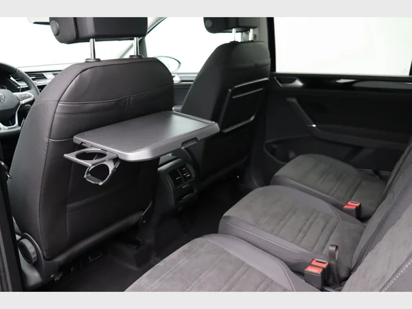 VOLKSWAGEN Touran (2023) — foto 26 van 28