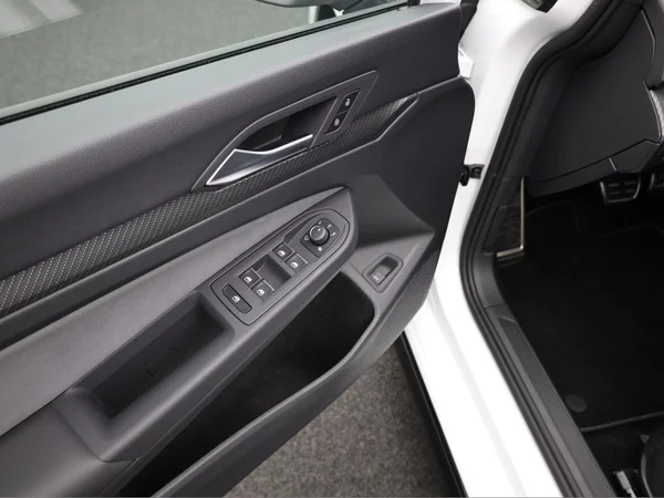 VOLKSWAGEN Golf VIII SW (2024) — foto 6 van 22