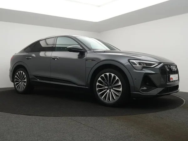 Audi e-tron (2022) — foto 19 van 27
