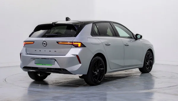 Opel Astra (2023) — foto 31 van 35