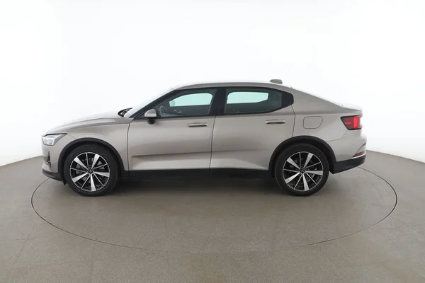 Polestar 2 (2022) — foto 9 van 16