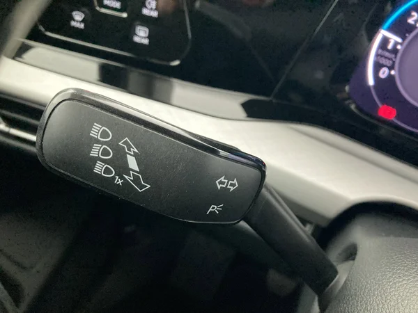 VOLKSWAGEN Golf VIII (2021) — foto 9 van 36