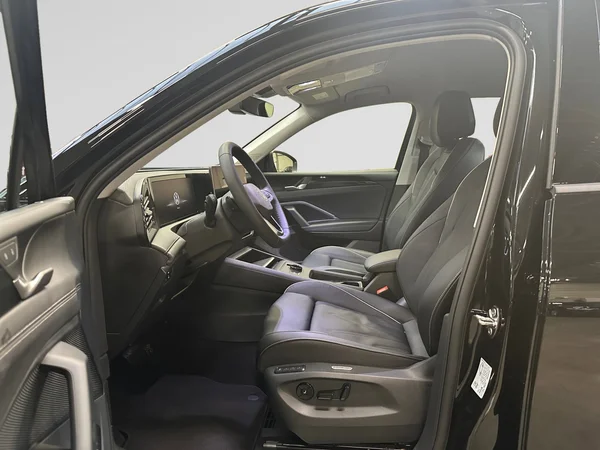 VOLKSWAGEN Tiguan (2026) — foto 2 van 15