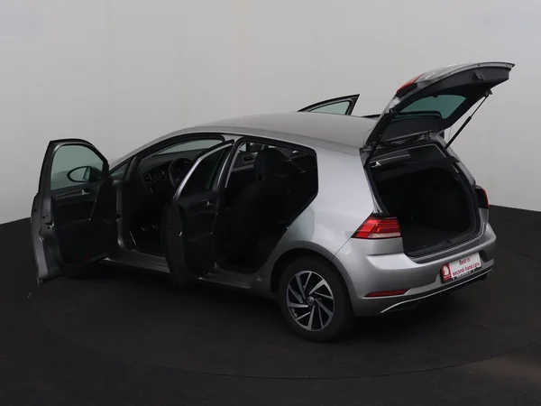 VOLKSWAGEN Golf (2018) — foto 26 van 27