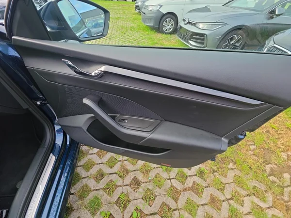 SKODA Octavia Combi (2021) — foto 9 van 24