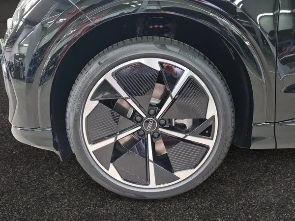 AUDI Q4 e-tron (2024) — foto 14 van 24