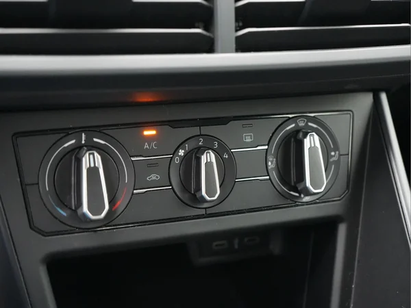 VOLKSWAGEN Polo (2022) — foto 15 van 27