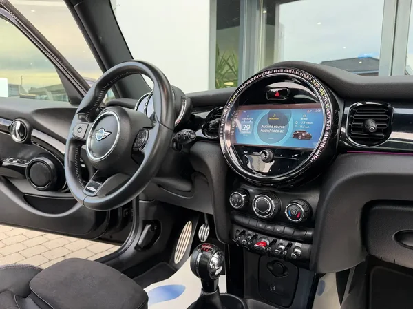 Mini Cooper (2021) — foto 3 van 25