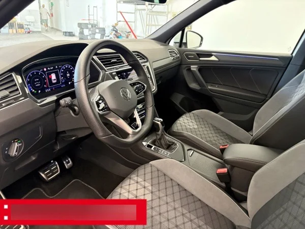 Volkswagen Tiguan (2023) — foto 14 van 14
