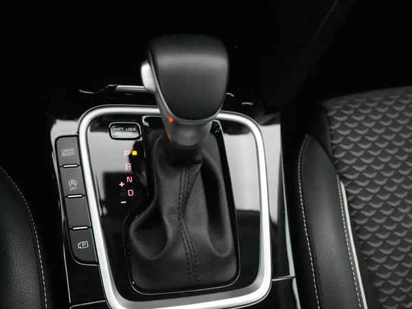 Kia cee'd (2024) — foto 2 van 28