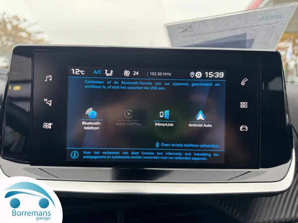 Peugeot 2008 (2023) — foto 35 van 45