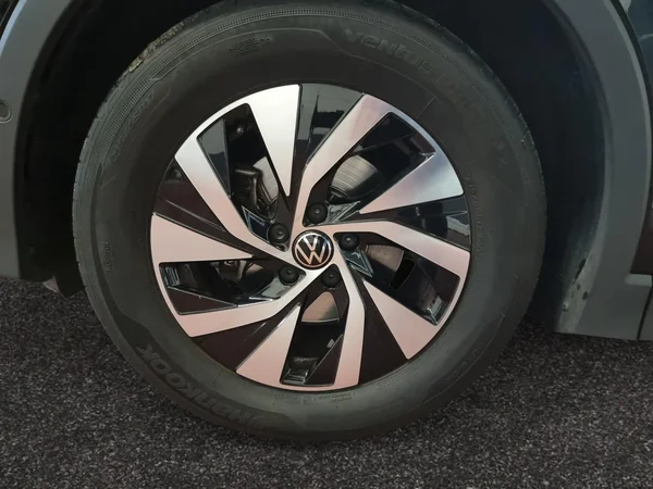 VOLKSWAGEN Tiguan (2025) — foto 16 van 23