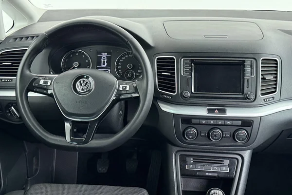 Volkswagen SHARAN (2018) — foto 6 van 42