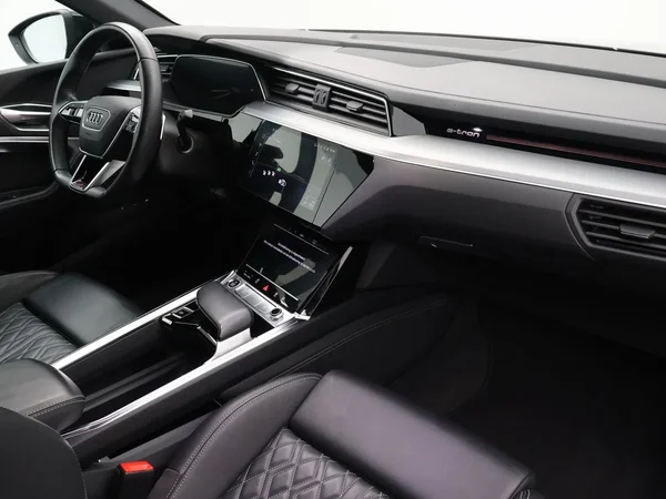 Audi e-tron (2021) — foto 23 van 29