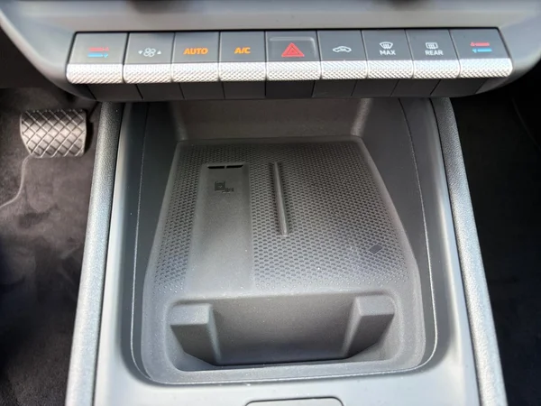 VOLKSWAGEN ID.Polo (2026) — foto 13 van 24