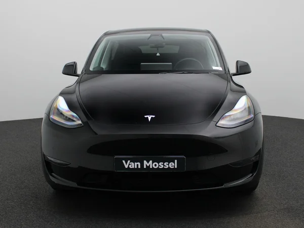 Tesla Model Y (2022) — foto 23 van 41
