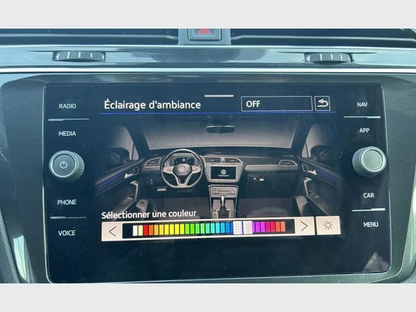 VOLKSWAGEN Tiguan (2021) — foto 16 van 33