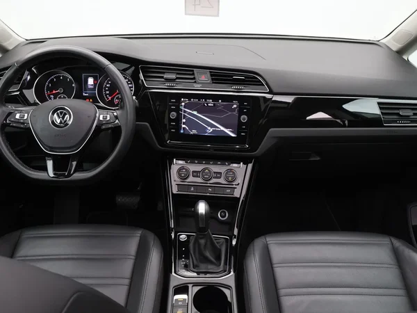 Volkswagen Touran (2021) — foto 6 van 28