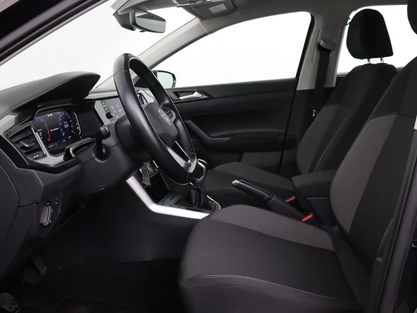 VOLKSWAGEN Polo (2023) — foto 2 van 27