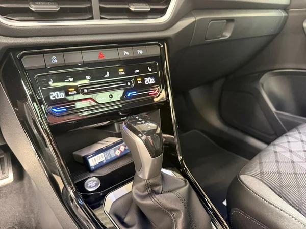 VOLKSWAGEN T-Roc (2026) — foto 3 van 24