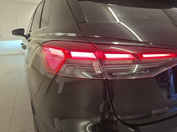 AUDI Q4 e-tron (2025) — foto 8 van 24