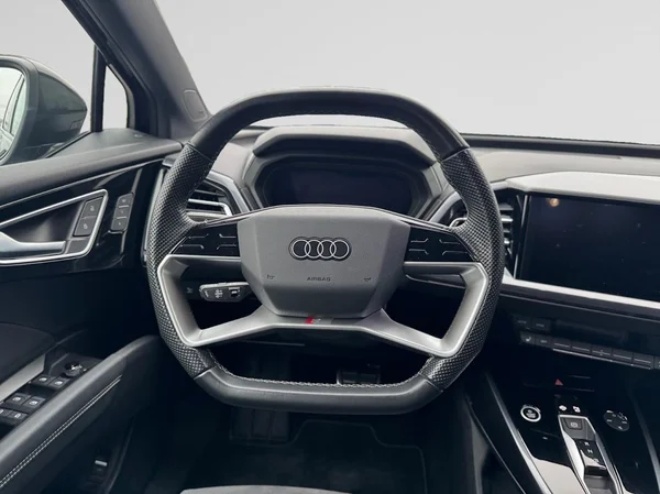 AUDI Q4 Sportback e-tron (2025) — foto 13 van 15