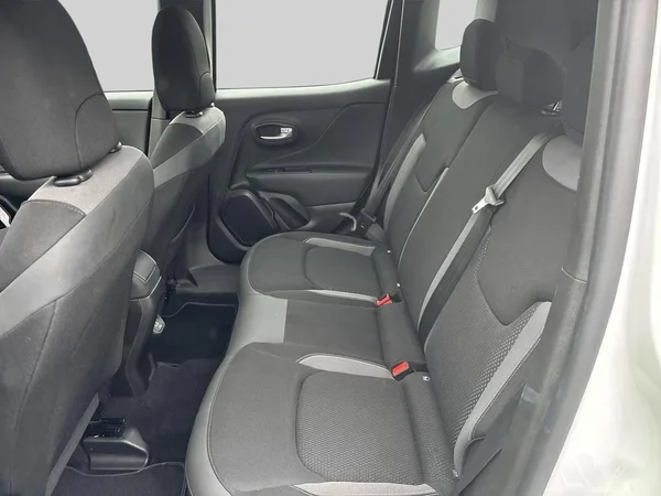 Jeep Renegade (2023) — foto 6 van 19