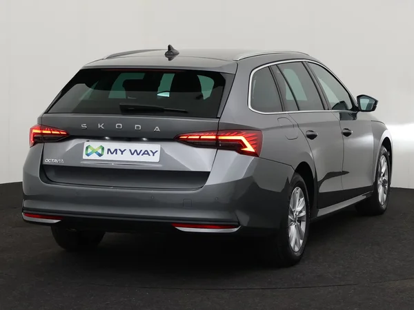 SKODA Octavia Combi (2024) — foto 12 van 20