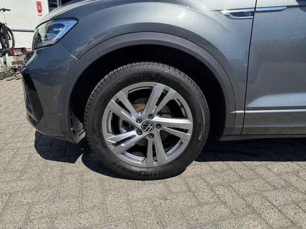 VOLKSWAGEN T-Roc (2023) — foto 16 van 24