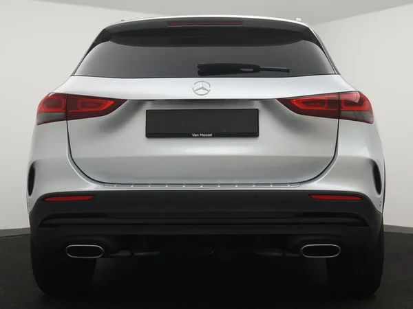 Mercedes-Benz GLA (2022) — foto 24 van 29