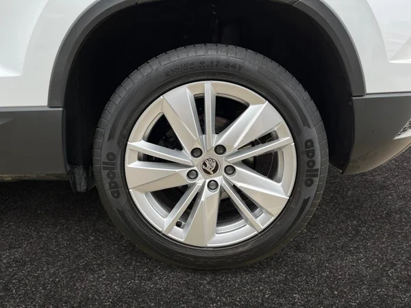 SKODA Karoq (2024) — foto 13 van 21