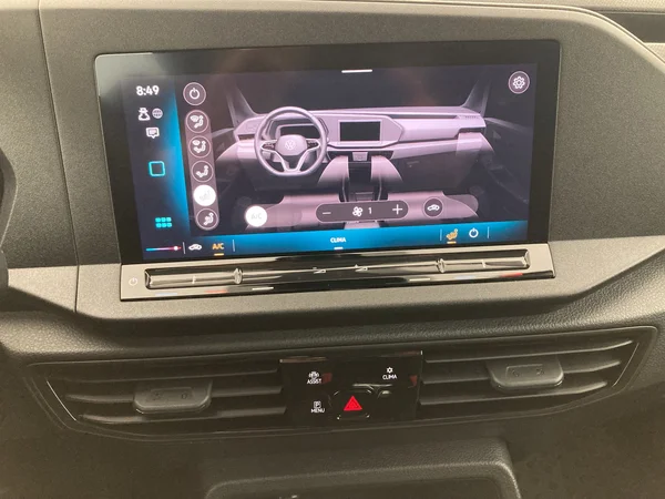 VOLKSWAGEN Caddy Maxi (2024) — foto 13 van 36