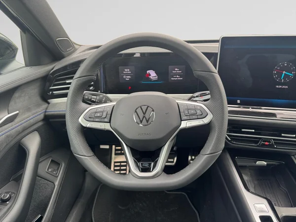 VOLKSWAGEN Passat Variant eHybrid (PHEV) (2026) — foto 14 van 18