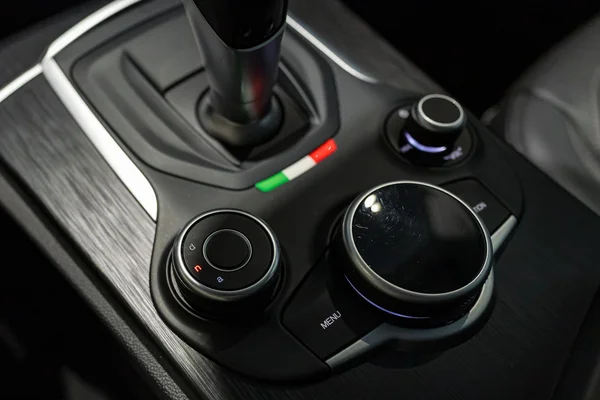 Alfa Romeo Stelvio (2019) — foto 30 van 38