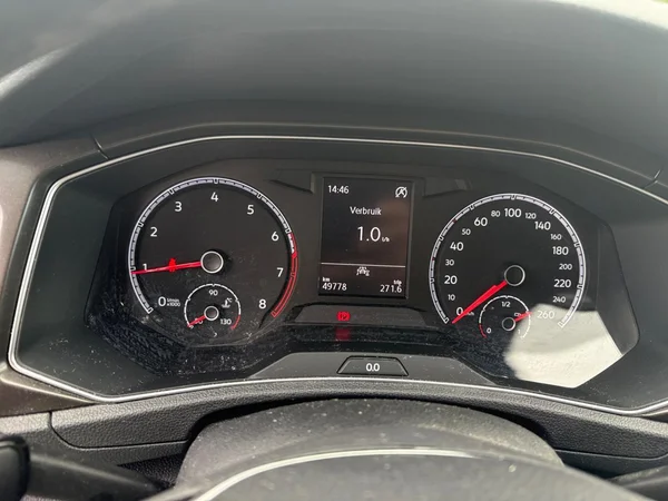 VOLKSWAGEN T-Roc (2020) — foto 6 van 21
