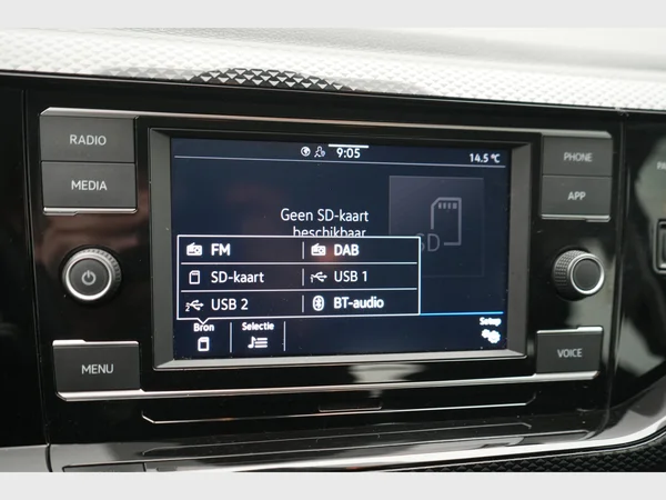 VOLKSWAGEN Polo (2023) — foto 13 van 25