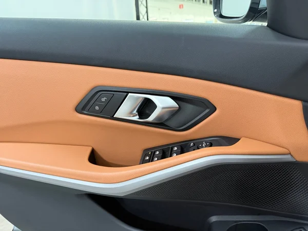 BMW 318 (2022) — foto 10 van 30