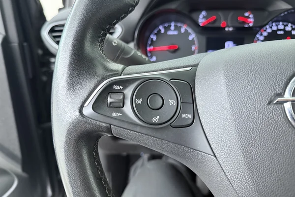 Opel Crossland (2022) — foto 5 van 17