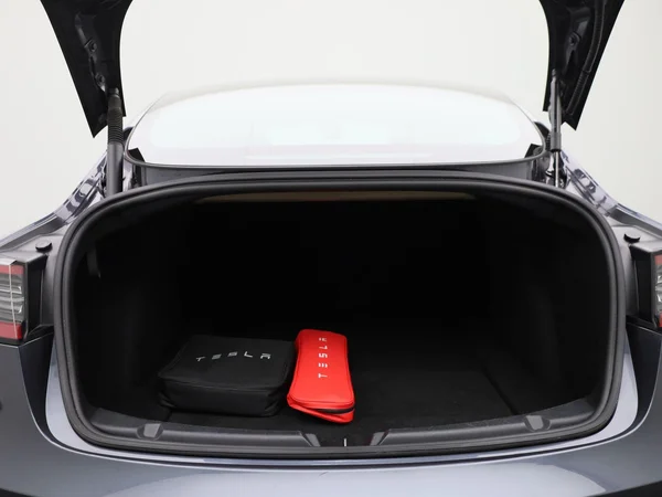 Tesla Model 3 (2022) — foto 4 van 47