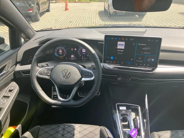 VOLKSWAGEN Golf VIII SW (2025) — foto 4 van 25