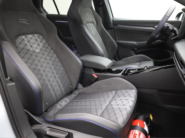 VOLKSWAGEN Golf VIII (2025) — foto 17 van 22